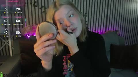 Snapshot of polly__mayer chatting on May 29, 2026, 1:14 am Polly online show from May 29, 2026, 1:14 am