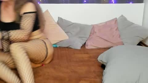 Polly online show from January 9, 2025, 6:15 pm