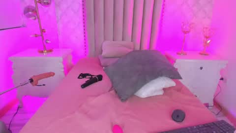 Snapshot of pollygrey_ chatting on February 23, 2025, 12:51 am Carolina online show from February 23, 2025, 12:51 am
