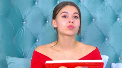 Snapshot of pollylanders chatting on January 29, 2025, 2:19 am Polly online show from January 29, 2025, 2:19 am