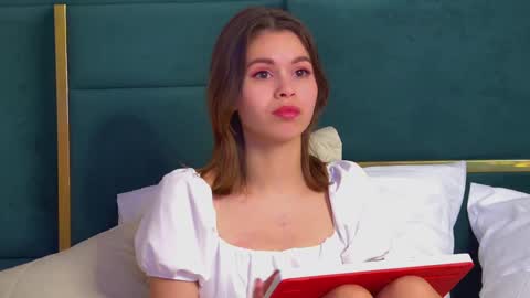 Snapshot of pollylanders chatting on February 25, 2025, 1:41 am Polly online show from February 25, 2025, 1:41 am