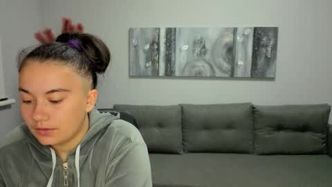 Polly online show from November 3, 2025, 6:36 am