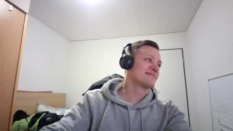 Snapshot of pommesmiteiscreme chatting on March 2, 2025, 12:31 am pommesmiteiscreme online show from March 2, 2025, 12:31 am