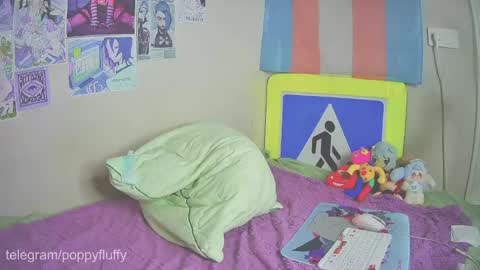 poppyfluffy online show from March 12, 2026, 2:50 am