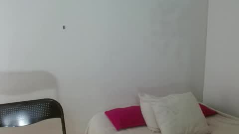 porcelainlux online show from April 26, 2026, 8:06 pm