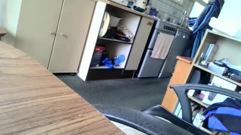 poshman65 online show from February 12, 2025, 1:06 pm