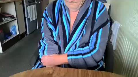 poshman65 online show from October 31, 2025, 9:32 am