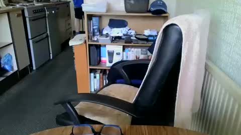 poshman65 online show from December 22, 2025, 12:24 pm