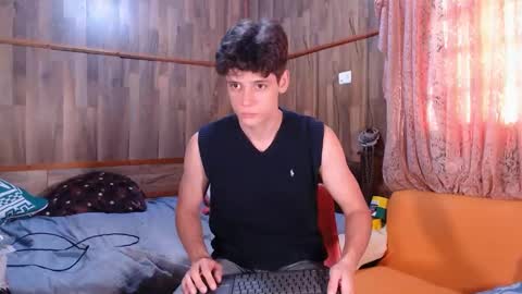 Snapshot of powertwinky chatting on December 25, 2024, 9:33 pm chris independent  online show from December 25, 2024, 9:33 pm