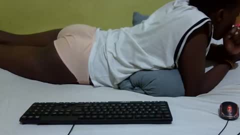 Snapshot of precious_nesh chatting on November 24, 2025, 3:06 am precious_nesh online show from November 24, 2025, 3:06 am