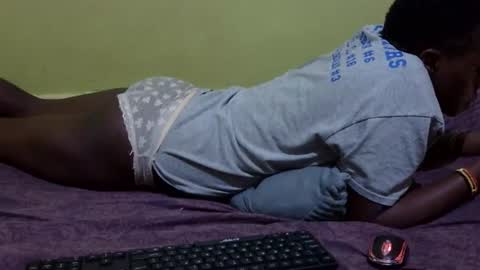 Snapshot of precious_nesh chatting on December 1, 2025, 5:07 pm precious_nesh online show from December 1, 2025, 5:07 pm