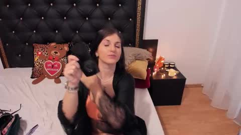 Ailyn online show from November 13, 2025, 5:39 am