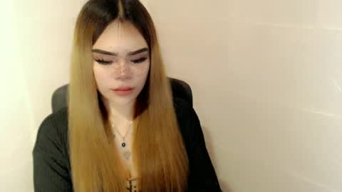 Snapshot of preciousangel69xxx chatting on May 18, 2026, 3:35 am MAXXINE online show from May 18, 2026, 3:35 am