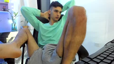 Snapshot of pressure_xxx_420 chatting on December 17, 2024, 9:39 am PRESSURE online show from December 17, 2024, 9:39 am