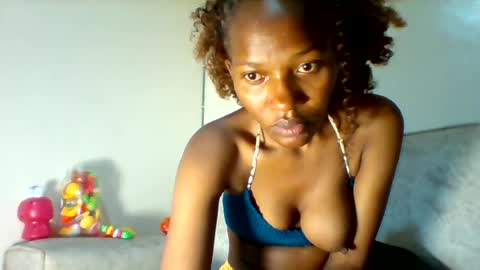 prettie_petitee online show from July 14, 2026, 3:33 am