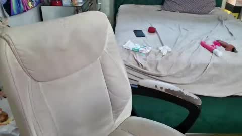 Yasmine pretty online show from October 22, 2025, 6:18 pm