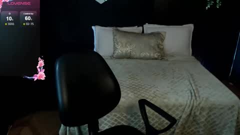 pretty_cristal22 online show from February 7, 2026, 12:09 pm