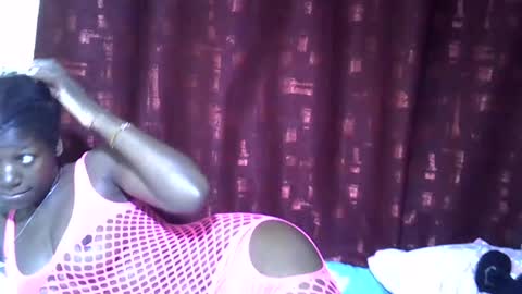Snapshot of pretty_ebby chatting on June 28, 2026, 12:11 pm pretty_ebby online show from June 28, 2026, 12:11 pm