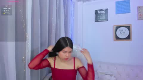 pretty online show from October 23, 2025, 12:04 pm