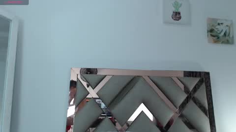 pretty_latina2 online show from December 18, 2024, 9:47 am