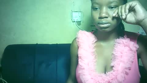 pretty_milan online show from December 14, 2025, 9:58 am