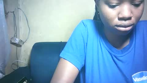 pretty_milan online show from December 20, 2025, 10:11 am