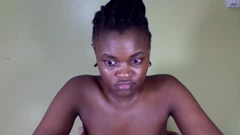 pretty_miya online show from December 23, 2024, 5:32 pm