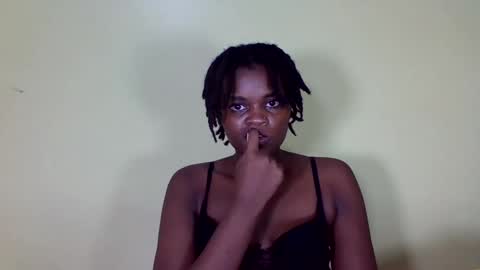 pretty_miya online show from December 26, 2024, 4:58 pm