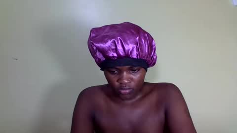 pretty_miya online show from December 29, 2024, 6:05 pm