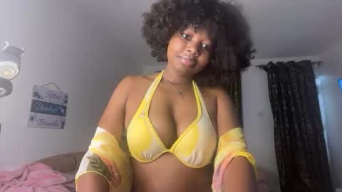 Snapshot of pretty_peaches chatting on December 13, 2025, 7:53 pm Pretty peaches online show from December 13, 2025, 7:53 pm