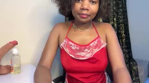 Snapshot of pretty_peaches chatting on April 11, 2026, 10:58 pm Pretty peaches online show from April 11, 2026, 10:58 pm