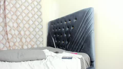 pretty_peshy online show from April 22, 2026, 7:11 am