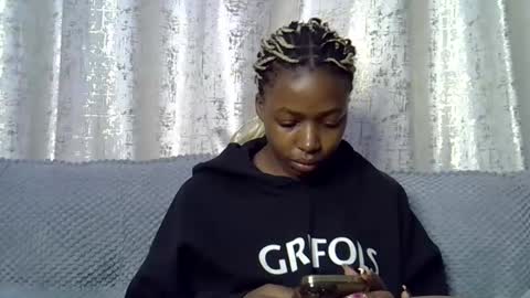 Snapshot of pretty_petite24 chatting on September 12, 2025, 5:57 pm pretty_petite24 online show from September 12, 2025, 5:57 pm