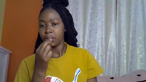 pretty_petite24 online show from May 27, 2026, 12:24 pm