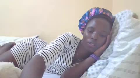 pretty_petite_ebony online show from January 12, 2025, 5:33 pm