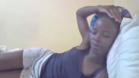 pretty_petite_ebony online show from January 14, 2025, 8:26 pm