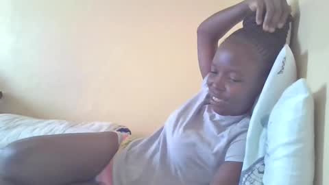 pretty_petite_ebony online show from January 22, 2025, 10:29 am