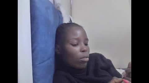 Snapshot of pretty_petite_ebony chatting on April 17, 2026, 1:19 am pretty_petite_ebony online show from April 17, 2026, 1:19 am