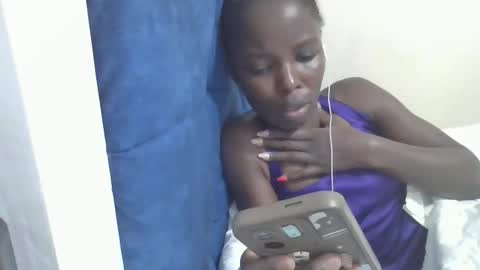 Snapshot of pretty_petite_ebony chatting on April 21, 2026, 1:42 am pretty_petite_ebony online show from April 21, 2026, 1:42 am