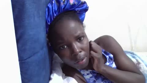 Snapshot of pretty_petite_ebony chatting on May 1, 2026, 3:11 am pretty_petite_ebony online show from May 1, 2026, 3:11 am