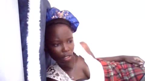 Snapshot of pretty_petite_ebony chatting on May 11, 2026, 4:29 am pretty_petite_ebony online show from May 11, 2026, 4:29 am