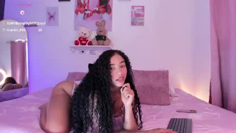 Snapshot of pretty_pettite chatting on July 18, 2026, 7:39 pm pretty_pettite online show from July 18, 2026, 7:39 pm