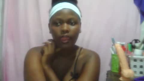 Snapshot of pretty_shanz chatting on November 18, 2025, 2:43 pm pretty_shanz online show from November 18, 2025, 2:43 pm