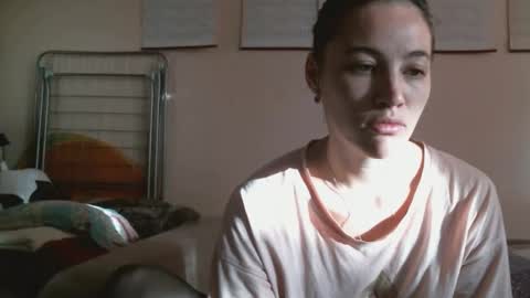 Bella online show from October 11, 2025, 4:22 am