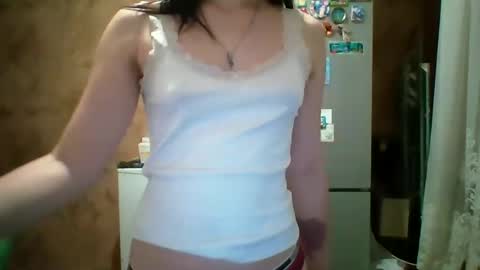 Snapshot of prettybella_7 chatting on May 18, 2026, 8:47 pm Bella online show from May 18, 2026, 8:47 pm