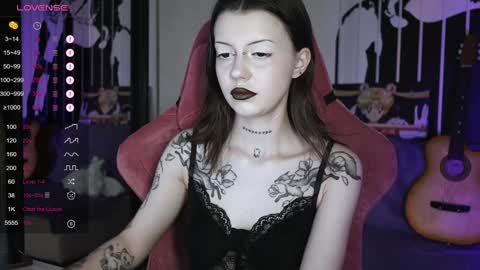 Snapshot of prettybones chatting on December 30, 2024, 6:42 am Violet online show from December 30, 2024, 6:42 am