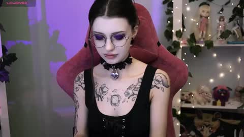 Violet online show from January 15, 2026, 8:01 pm