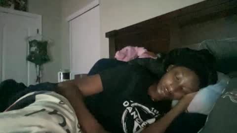 prettyfacefemale online show from April 7, 2026, 8:04 am