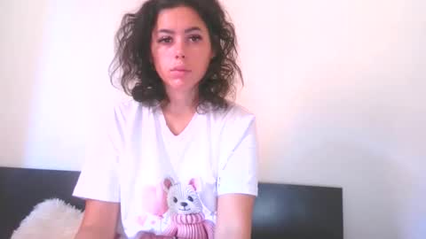 prettyjulliette online show from September 22, 2025, 10:17 am