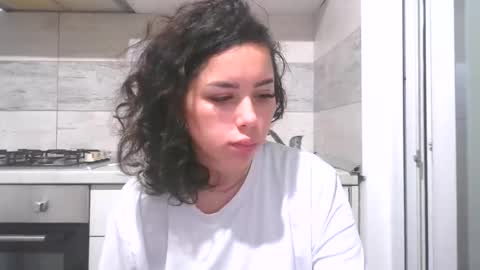 prettyjulliette online show from November 27, 2025, 5:26 pm